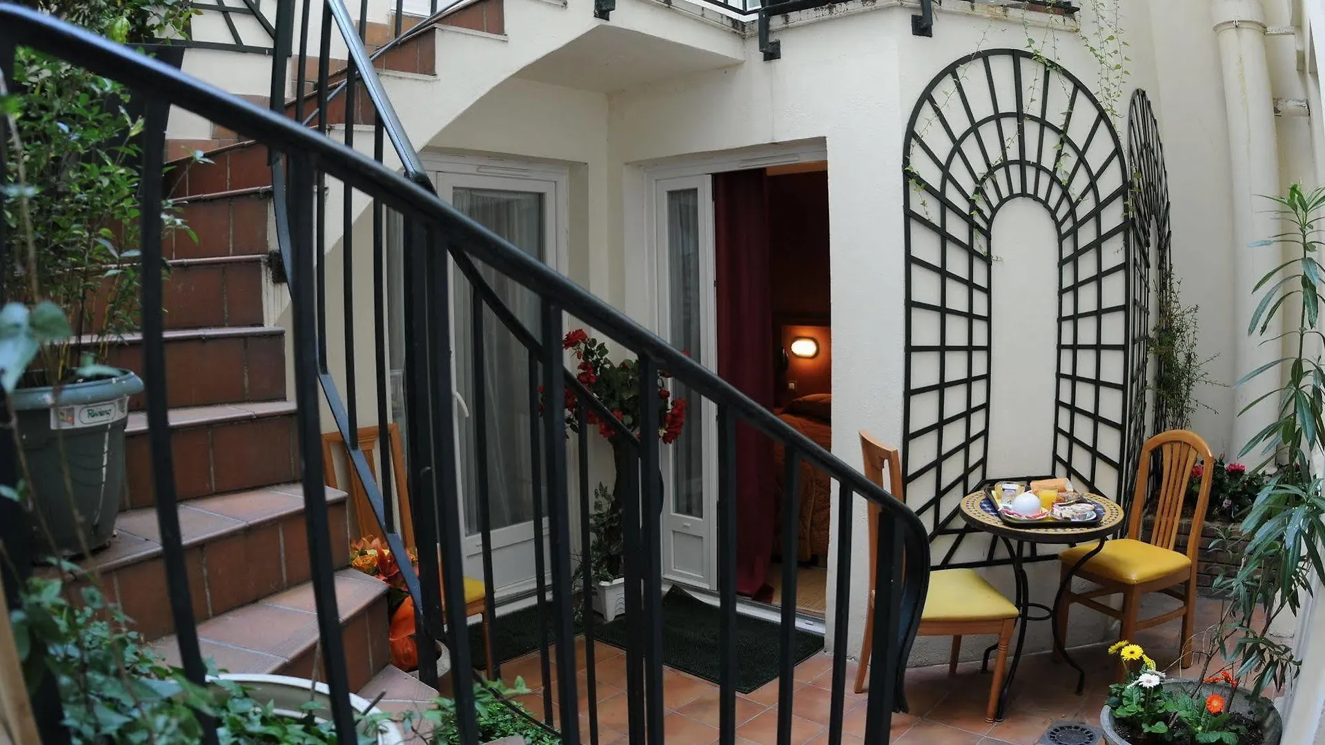 פריז Hotel Alexandrine Opera 3*,  צרפת